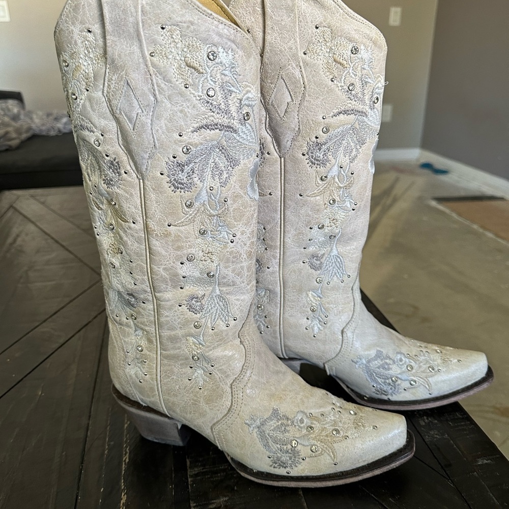 Corral boots